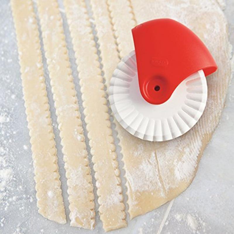 Decorating Plunger and Pastry Wheel Cutter Set